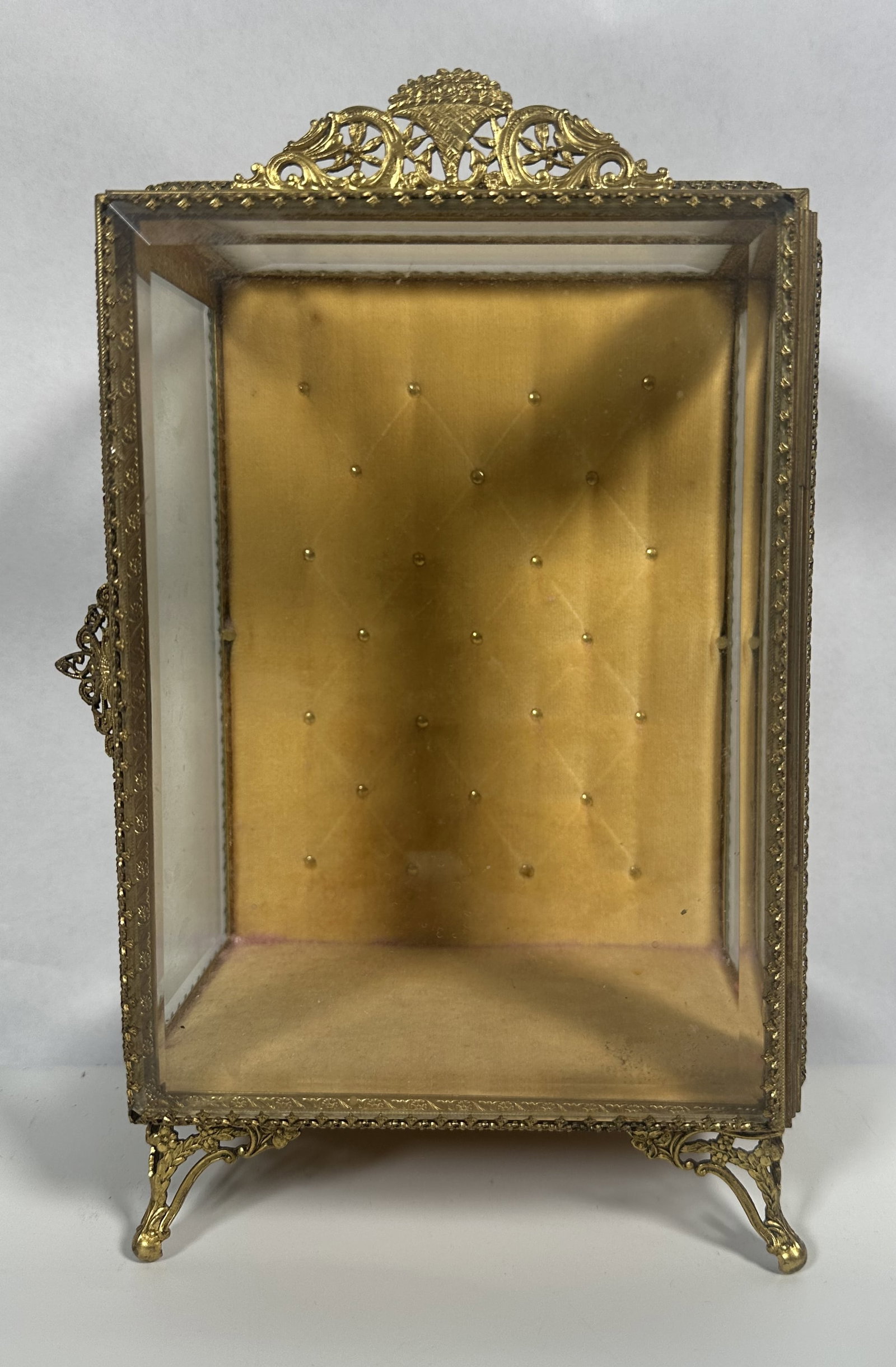Small Vintage Glass Display Cabinet Vitrene: Small Vintage Glass Display Cabinet Vitrene Vintage Small Glass Display Cabinet or Vitrene ideal for a table top or shelf. This piece is at least 50 years old and in excellent condition as you can see