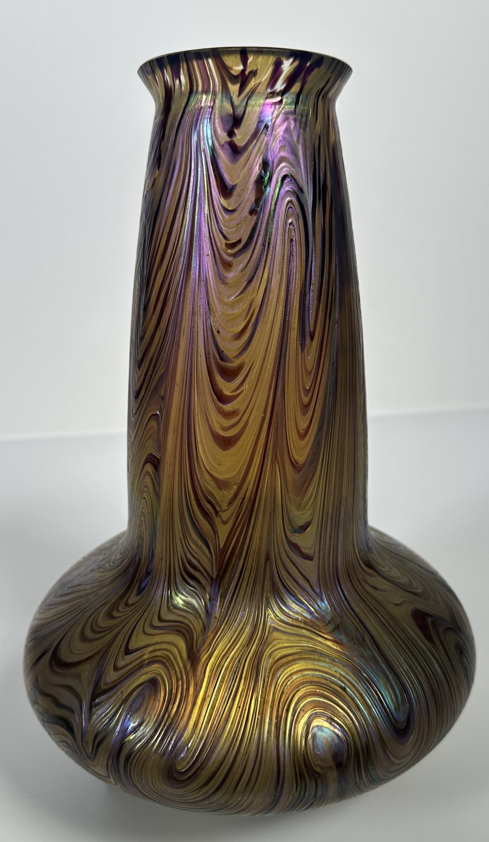 Vintage Glass Vase Beautiful Purple Swirl (1 of 7)