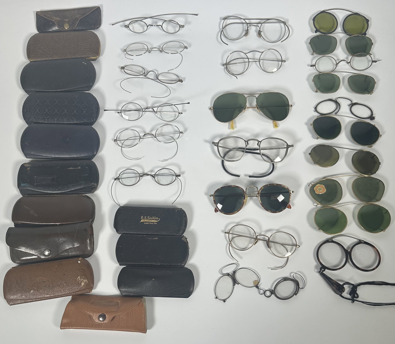 24 Pair Antique Eyeglasses / Spectacles: 24 Pair Antique Eyeglasses / Spectacles 24 pair of antique eye glasses / spectacles in various types of frames. This lot also includes an assortment of antique cases. For this lot shipping can be