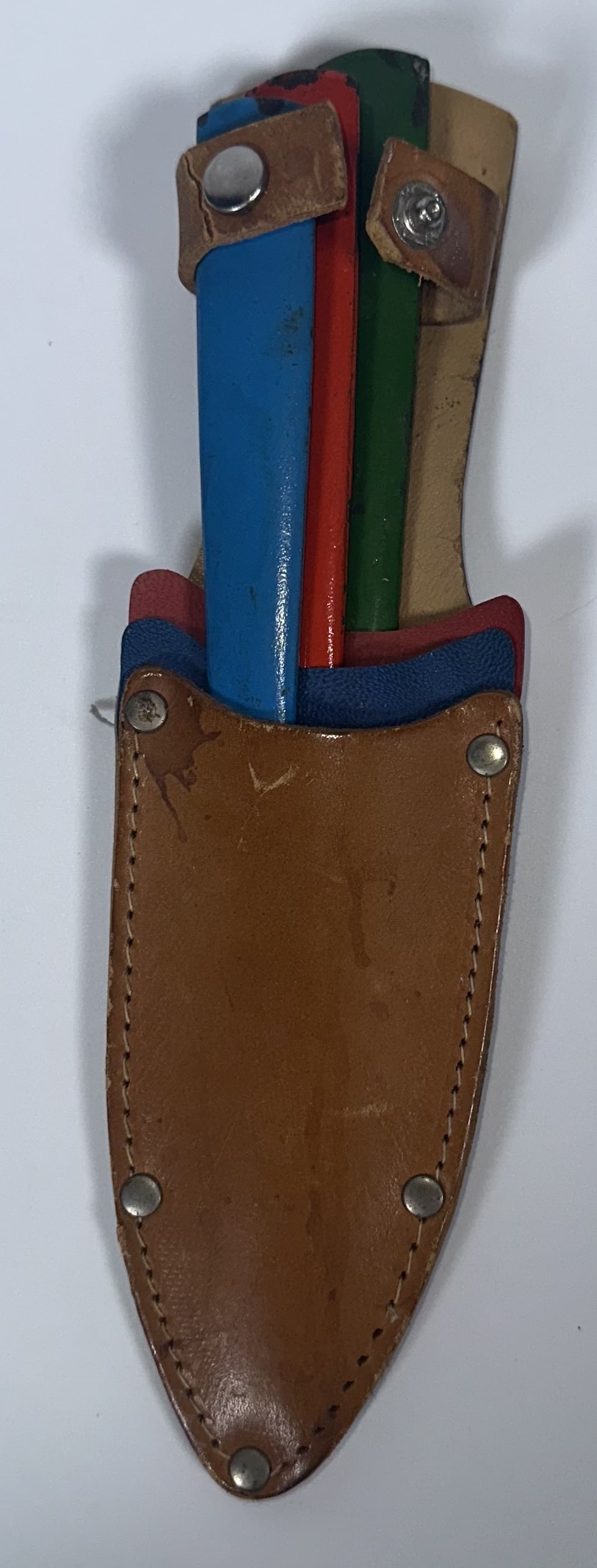 Set of Three Vintage Hoffritz Throwing Knives: Set of Three Vintage Hoffritz Throwing Knives Set of three throwing knives housed in a leather belt clip holster. Knife blades made by Hoffritz, a well known and high quality blade maker. For this
