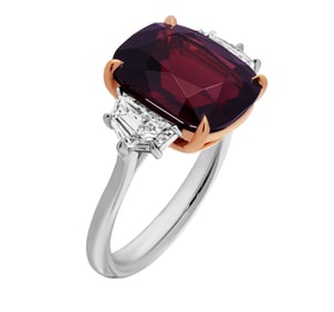Three Stone Ring with 7.31ct Red Garnet