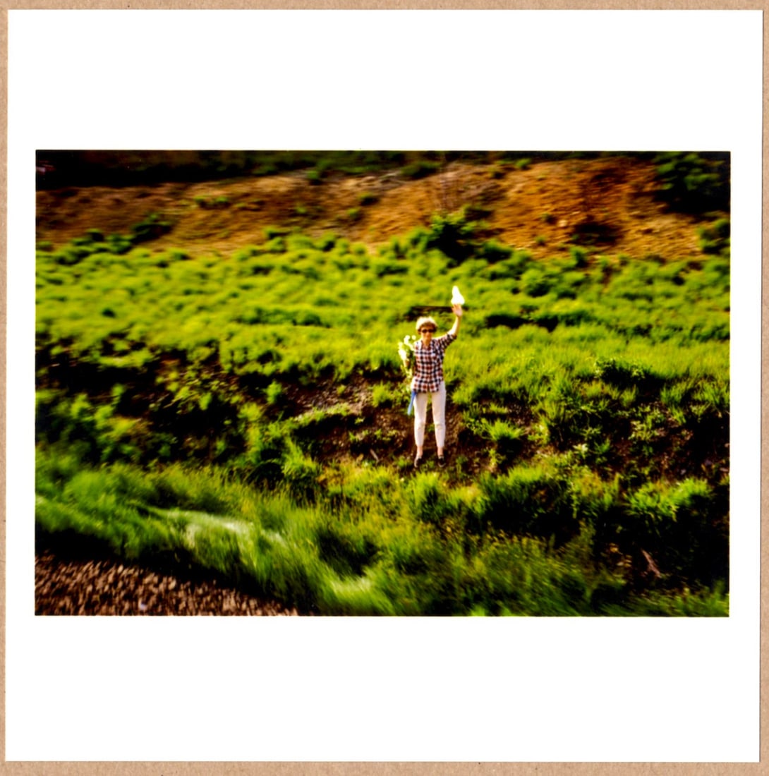 SIGNED - PAUL FUSCO - WOMAN WAVING A WHITE HANKERCHIEF, RFK FUNERAL TRAIN - ROBERT/BOBBY KENNEDY,: Description: 6"x 6" limited edition Fuji Crystal Archival Matte paper print. Image size is 5.5" on the longest side and the paper size is 6" x 6". The Print is SIGNED by Paul Fusco on the verso.Condit