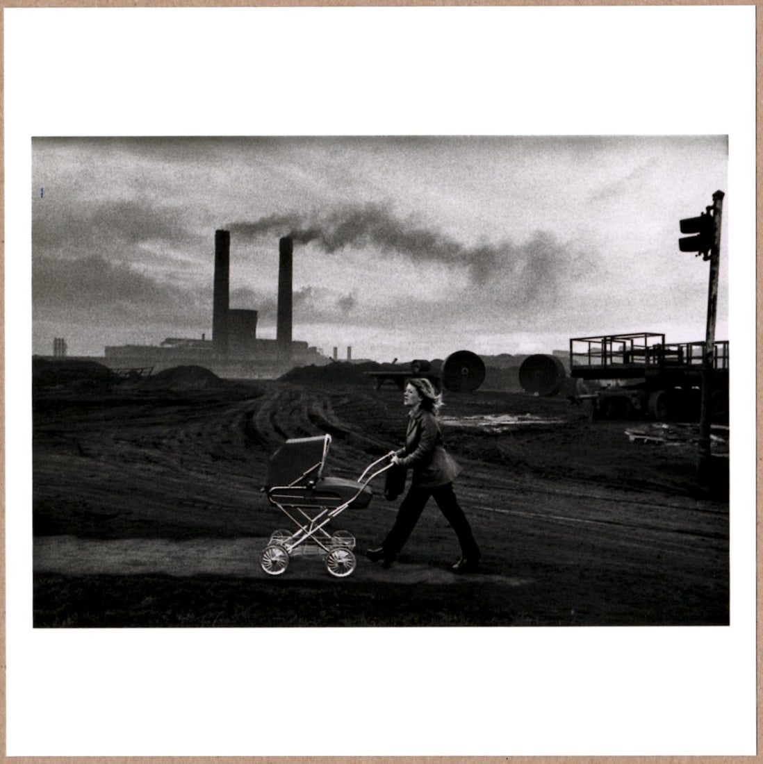 SIGNED - DON MCCULLIN - CONSETT, COUNTY DURHAM, ENGLAND LTD 6" x 6" MAGNUM PRINT .: Description: 6"x 6" limited edition Fuji Crystal Archival Matte paper print. Image size is 5.5" on the longest side and the paper size is 6" x 6". The Print is SIGNED by Don McCulllin on the verso.Con