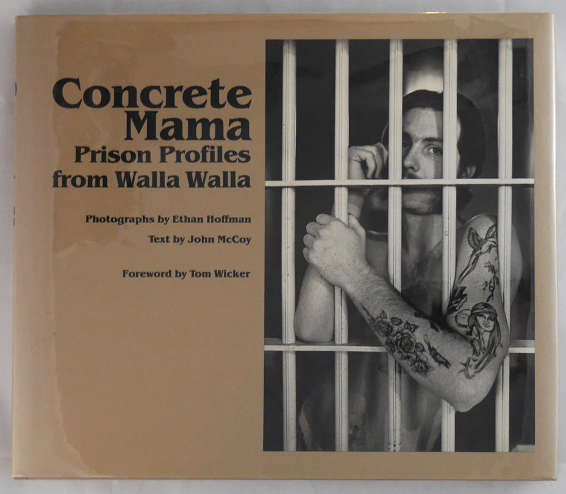Hoffman, Ethan; McCoy, John, Concrete Mama [HARDCOVER 1ST EDITON & 1ST PRINTING WITH DUST JACKET -: University of Missouri Press, Missouri 1981. Hardcover in Dustjacket. First Edition, First Printing. Small 4to, 196 pages with numerous Black & White photographic. Text in English. BOOK CONDITION: Fin