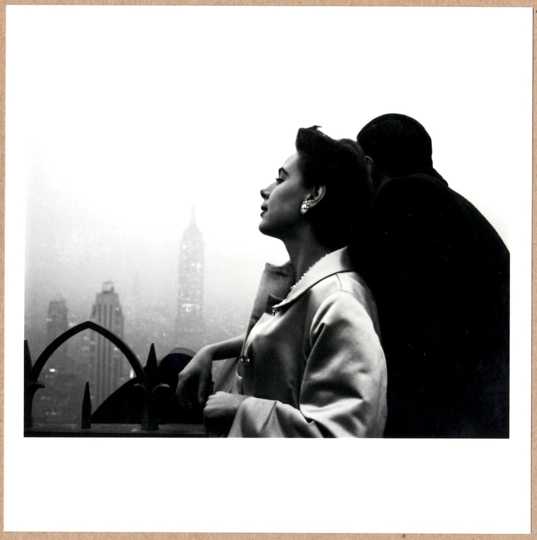 ESTATE STAMPED - EVE ARNOLD COUPLE ON A SKYSCRAPER OVERLOOK, NYC - LTD 6" x 6" MAGNUM PRINT: Description: 6"x 6" limited edition Fuji Crystal Archival Matte paper print. Image size is 5.5" on the longest side and the paper size is 6" x 6". The Print is ESTATE STAMPED on the verso.Condition: B