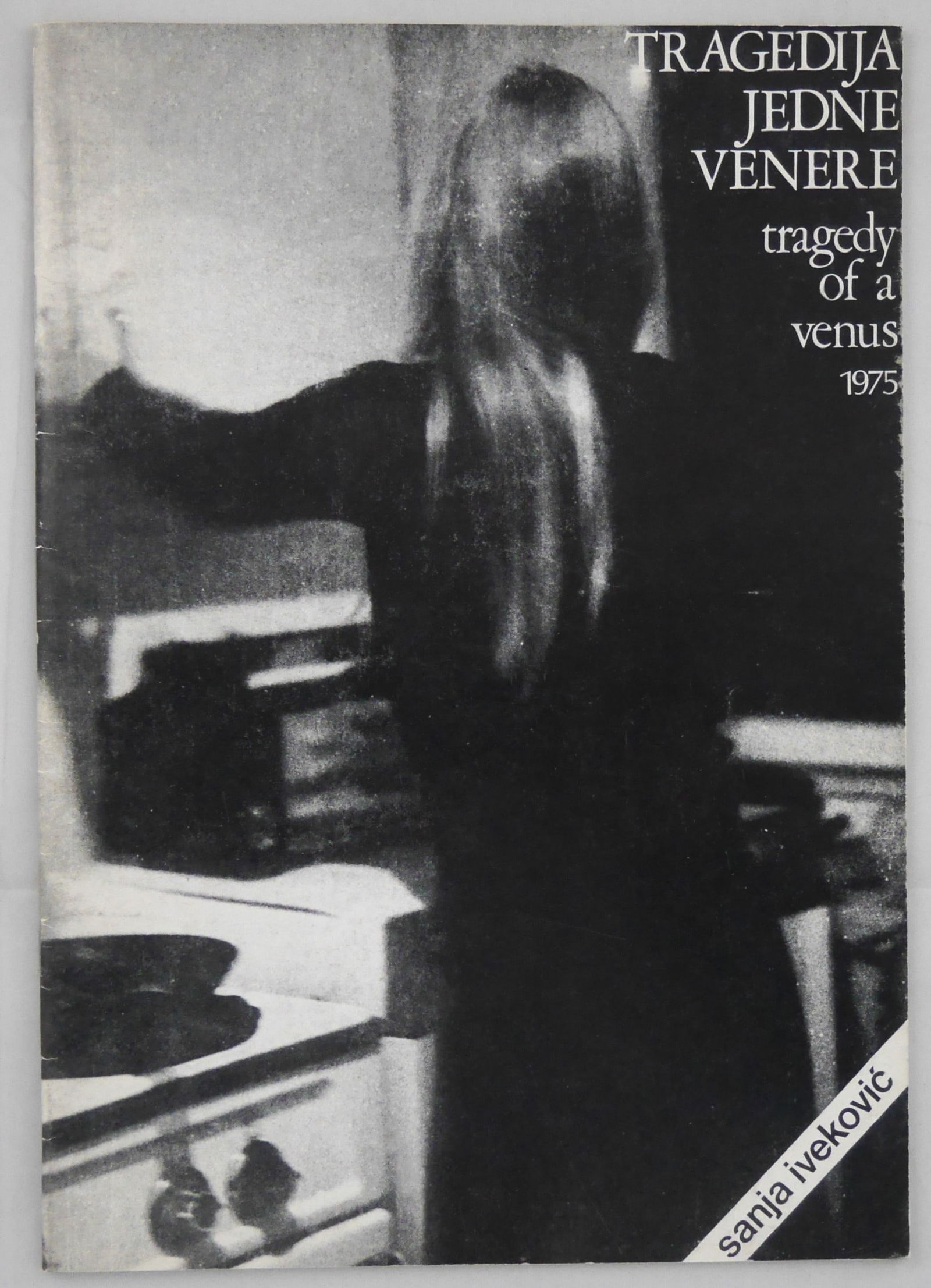 Ivecovic, Sanja; Tragedija Jedne Venere / Tragedy of Venus [2001 Limited Edition 1/600]: Wein, Austria, Generali Foundation / König, 2001. Softcover in pictorial wrappers. Second limited edition of 600 copies (reprint of the original 1976 edition of 500 copies). Softcover in pictorial wr