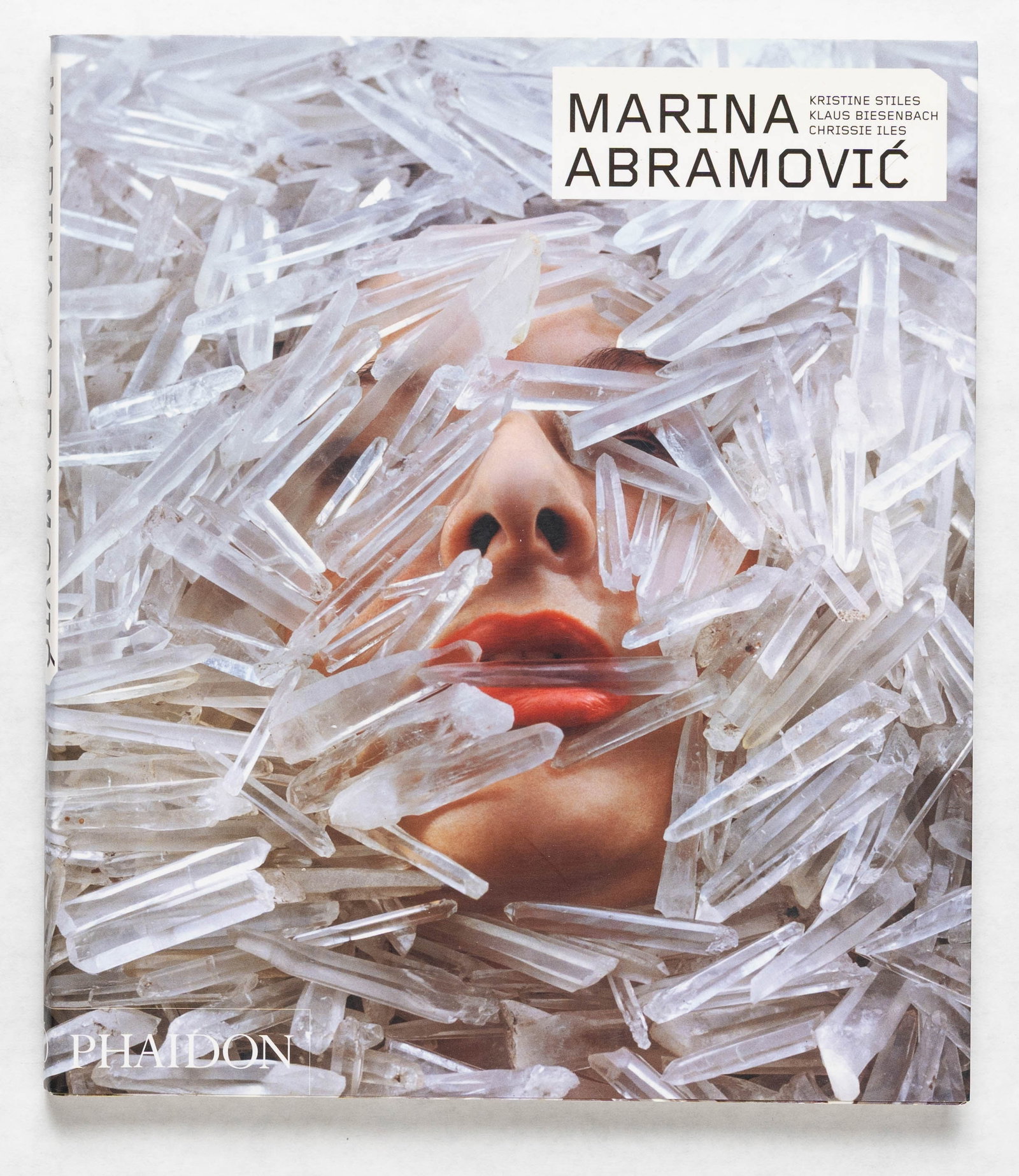 Marina Abramovic [SIGNED WITH HAND OUTLINE 2008 PHAIDON CONTEMPORARY ARTISTS SERIES - FINE]: SIGNED COPY - Phaidon, 2008. Softcover in pictorial dust jacket. First Edition, First Printing. 11.25 x 10 inches. 158 pages with numerous photographic images and illustrations throughout offering a d