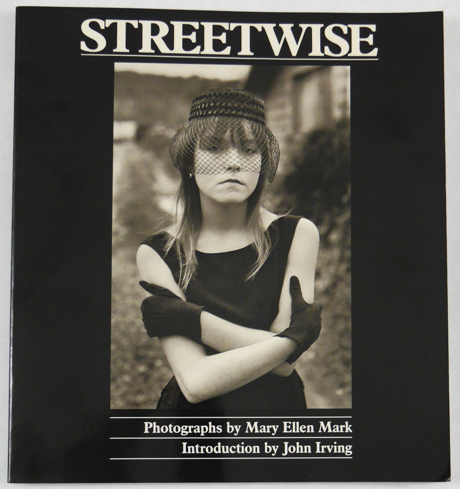 Mark, Mary Ellen; Streetwise [1992 1ST EDITION & 1ST PRINTING - FINE COPY] (1 of 11)