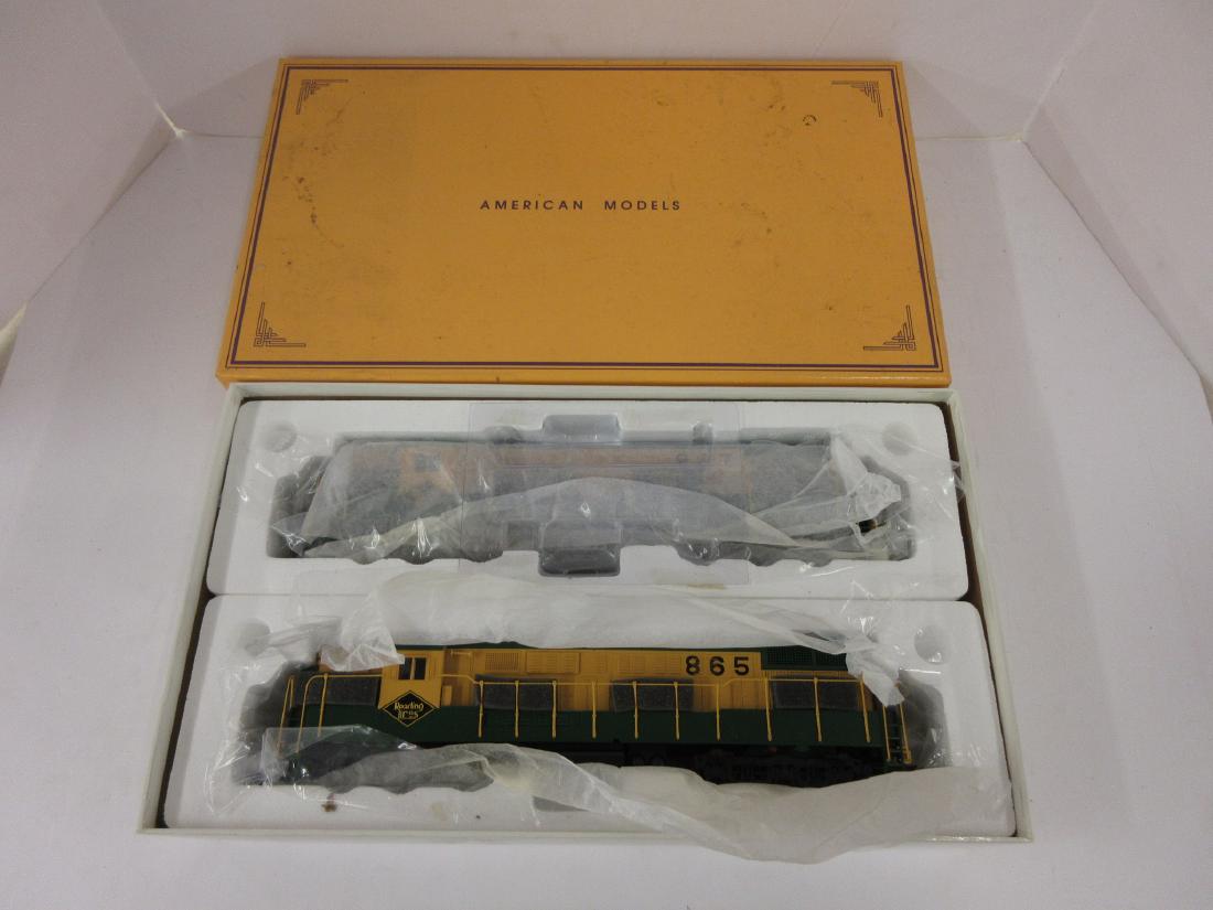 AMERICAN MODELS A.C.HI-RAIL READING TRAINMASTER (1 of 2)