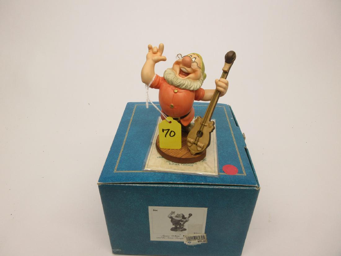 WALT DISNEY CLASSIC COLLECTION SNOW WHITE& THE 7 DWARFS: WALT DISNEY CLASSIC COLLECTION SNOW WHITE& THE 7 DWARFS CHEERFUL LEADER MINT IN BOX