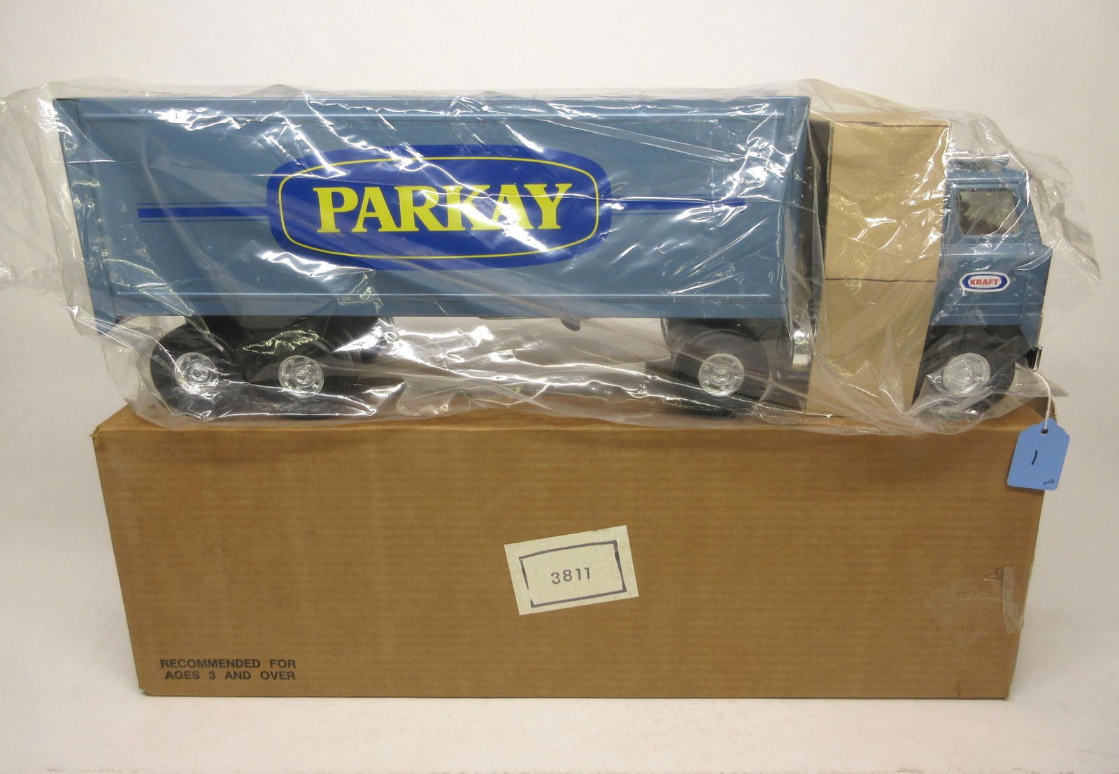 ERTL PARKAY MARGARINE I.H. TRACTOR TRAILER OB (1 of 1)