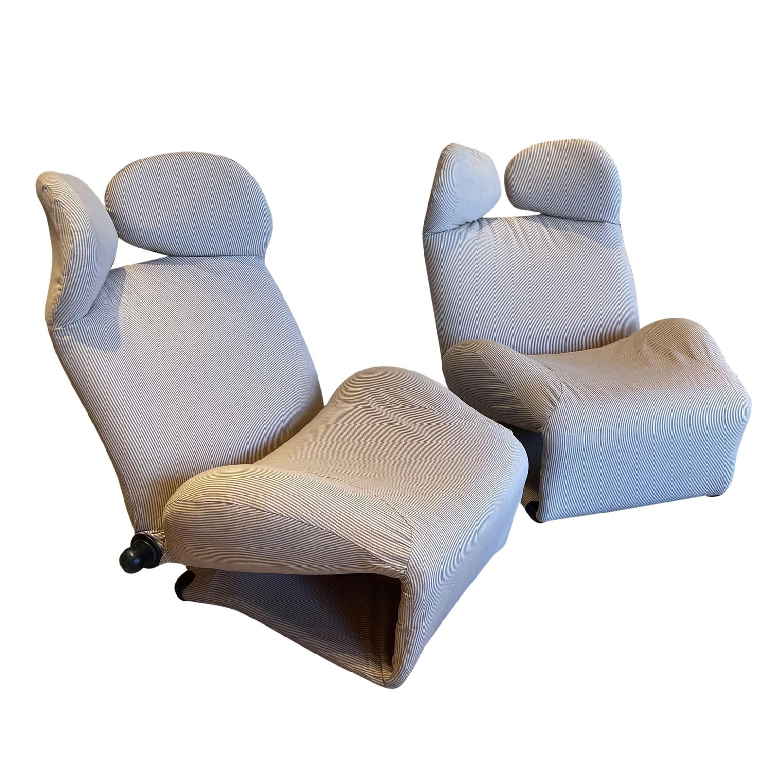 Wink 111 Chaise Lounge by Toshiyuki Kita for Cassina: Newly reupholstered in a beautiful tonal linen striped fabric