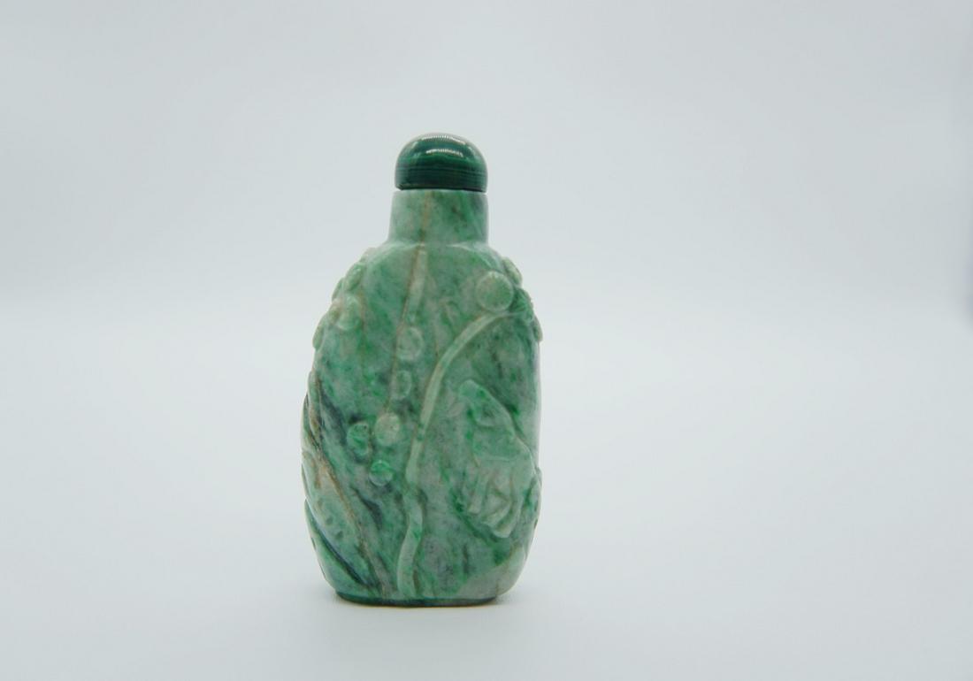 Jadeite 'FeiCui' snuff bottle (1 of 11)