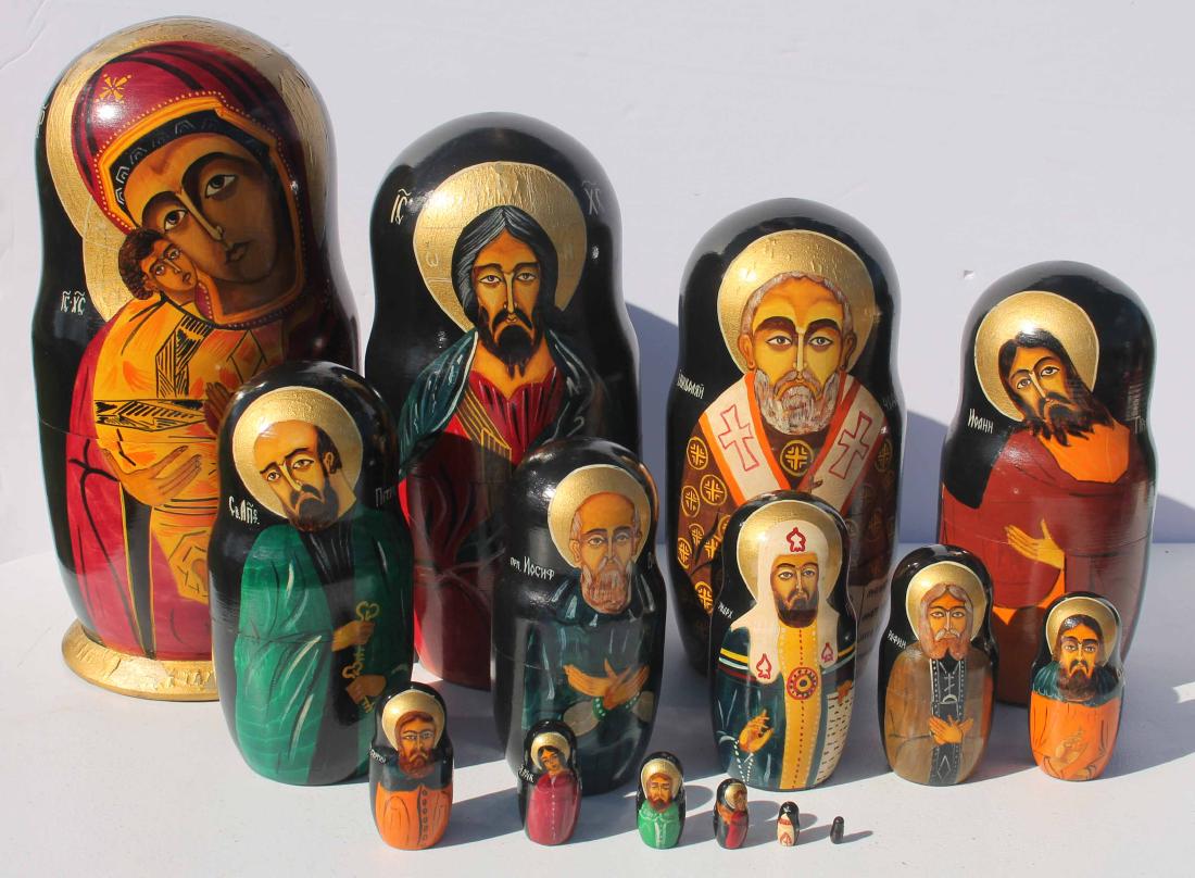 Great set of 16 Russian laquered graduated nesting: Great set of 16 Russian laquered graduated nesting dolls w painted dec - dolls range from 12" all the way to 1" tall