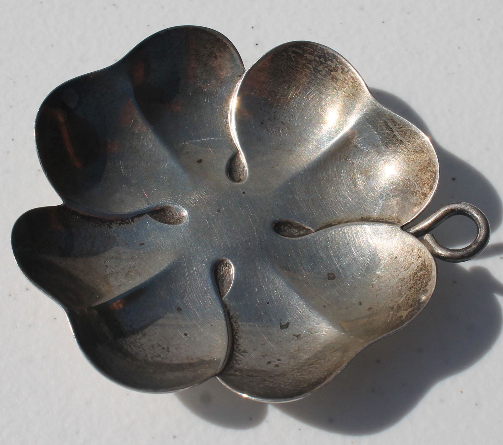 Tiffany sterling silver four leaf clover - weighs: Tiffany sterling silver four leaf clover - weighs approx 1.64 ozt