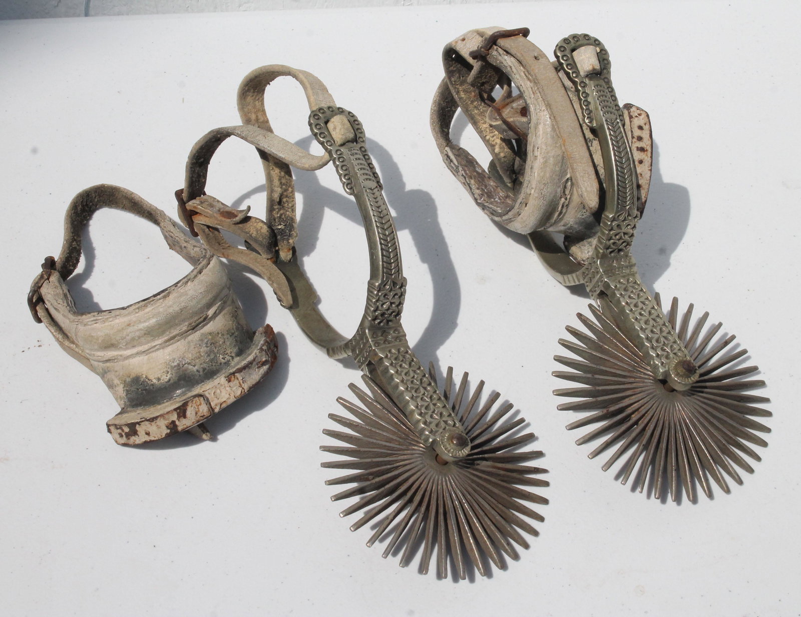 Antique parade dress spurs in silvered brass and white: Antique parade dress spurs in silvered brass and white leather - 8" long