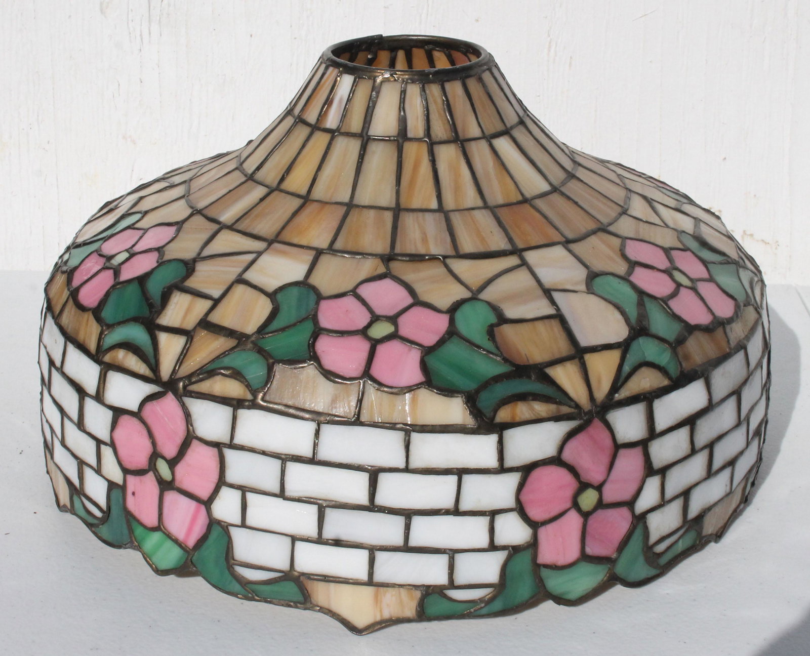 vintage sgnd Handel 12" leaded glass lamp shade: vintage sgnd Handel 12" leaded glass lamp shade with pink floral decorationNo base - top opening is 2 1/2"
