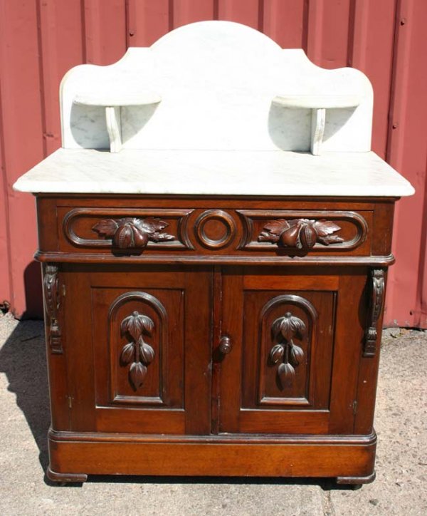 Excellent Victorian carved walnut marble top comm
