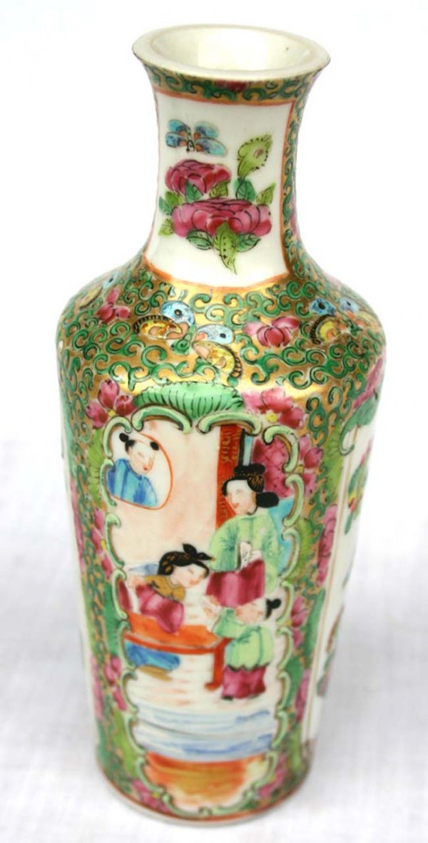 19th C Rose Medallion 7 1/2" vase