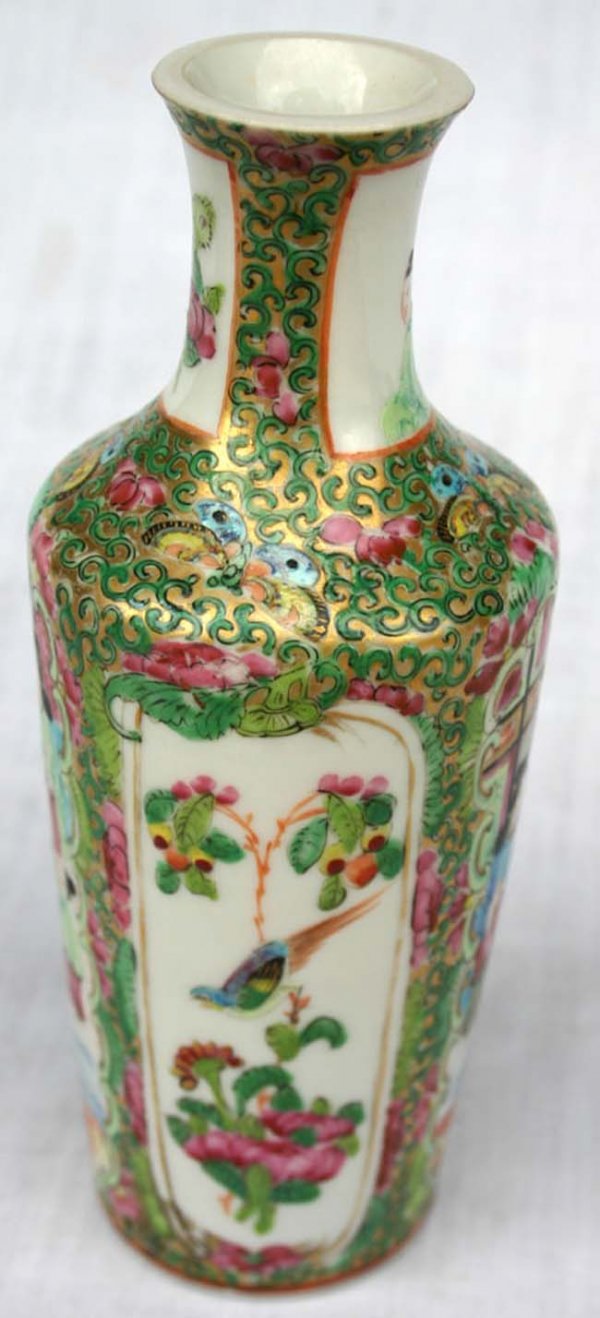 19th C Rose Medallion 7 1/2" vase - 2