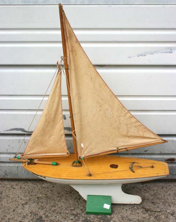 Star Yacht "Endeavor II" 20" long sail boat