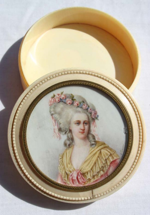 3 1/4" diam x 1 1/2" tall French ivory dresser bo