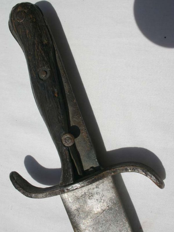 lg military style Bowie knife w S guard - touch mar - 3