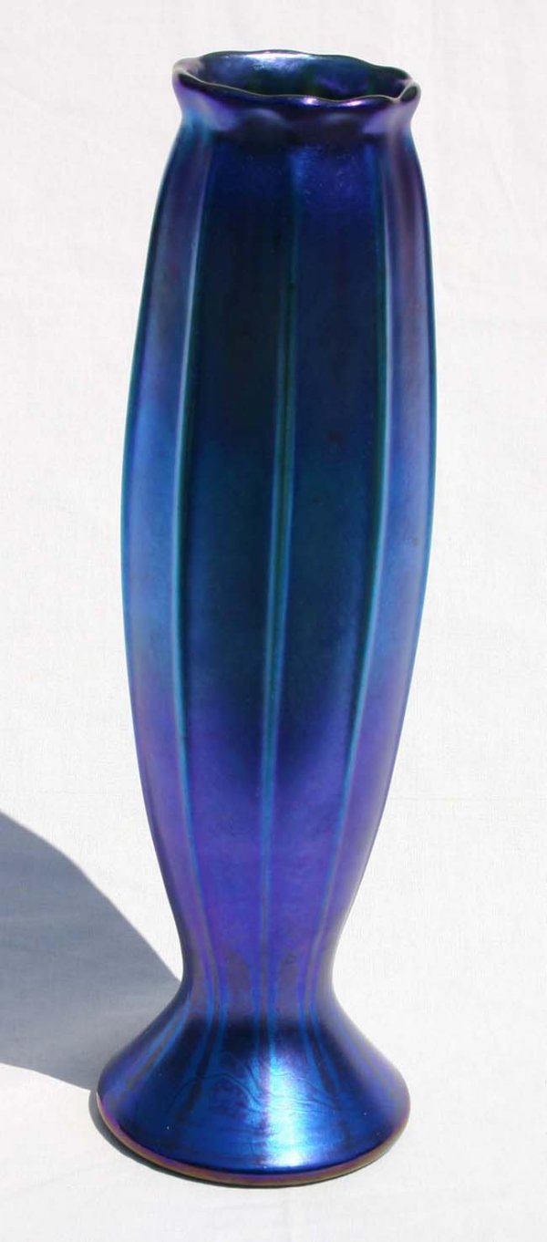 sgnd Tiffany 11" tall ribbed ftd vase in wonderful 