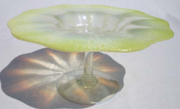 fine sgnd Tiffany yellow pastel to opalescent 3 3/4