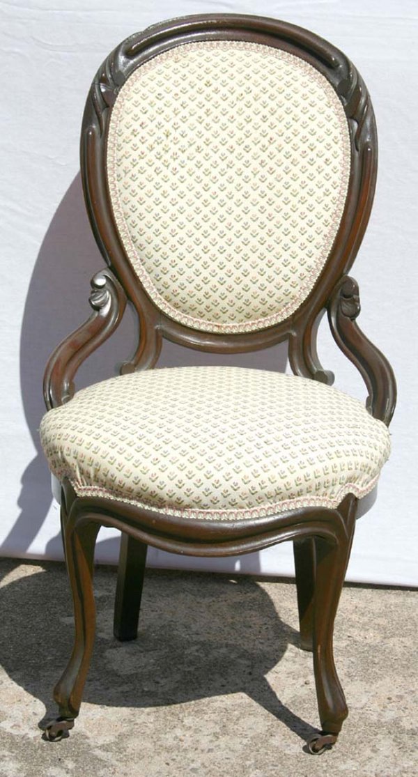 Vict carved walnut cameo back sidechair