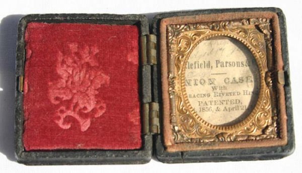 miniature size gutta percha photo case w Civil War  - 2