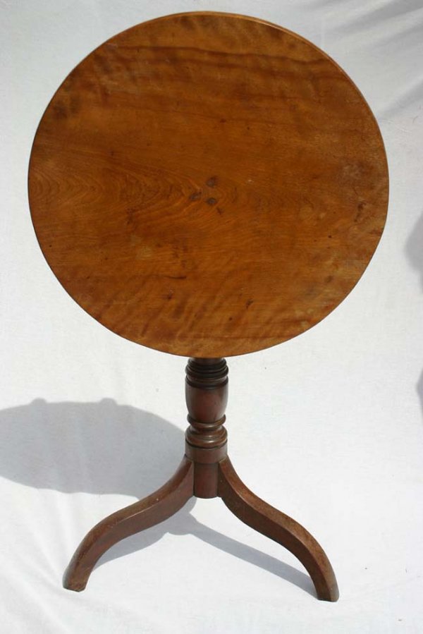 late 18th C New England maple round tilt top spider