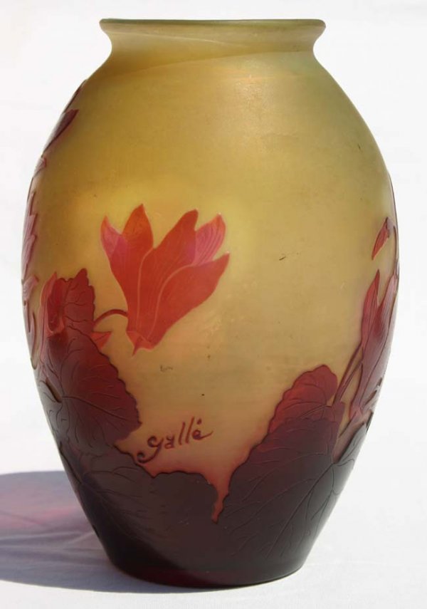 Galle French Cameo 6 ¼" vase w red cyclamen dec on - 2