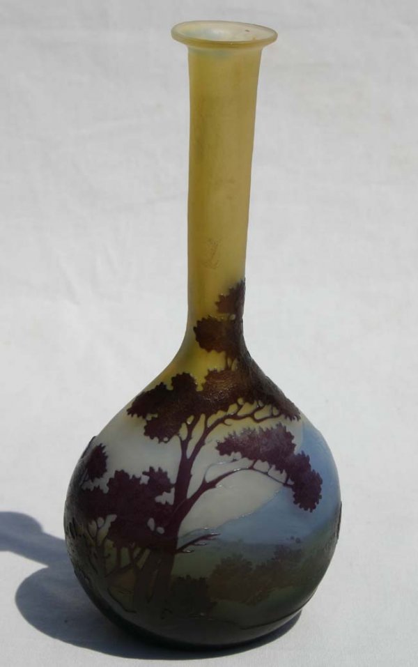 Galle French Cameo 7" banjo vase w wonderful sceni