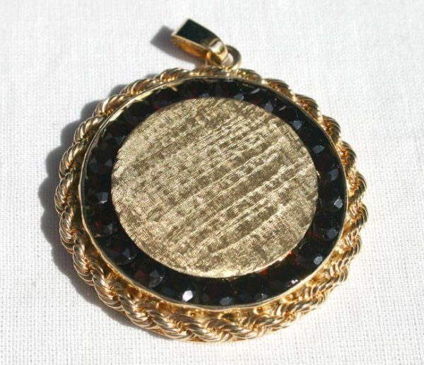14k gold & garnet pendant - 1 1/2" diameter