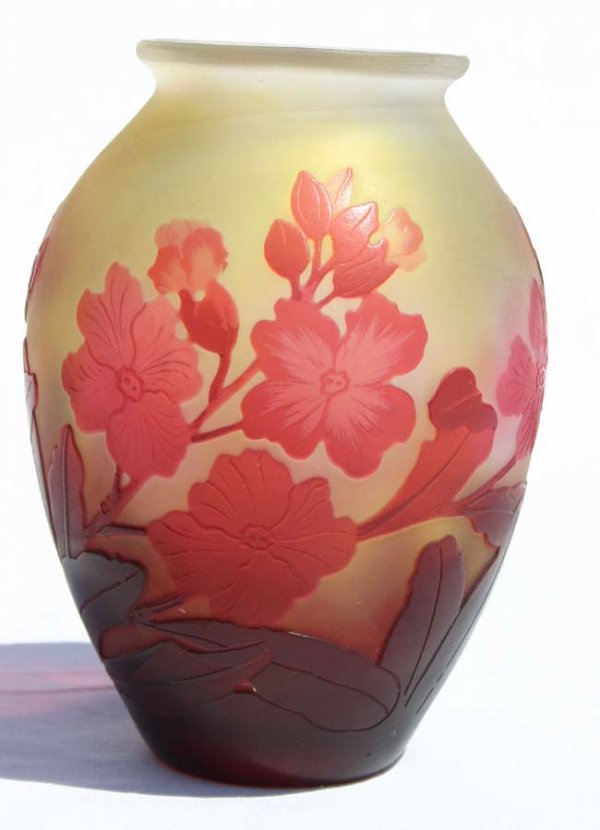 Galle French Cameo 4 3/4" vase w red primrose dec