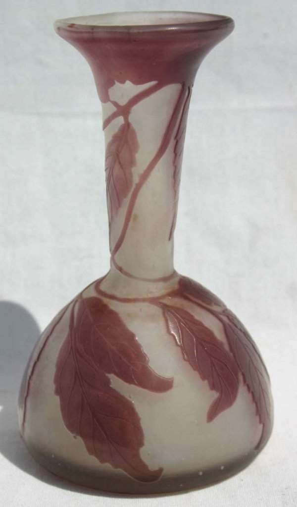 Galle French Cameo 4 1/4" vase w purple leaf & be - 2