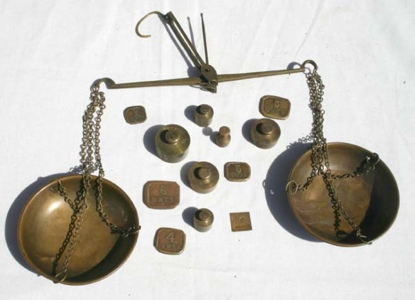 Civil War scales w case & remnants of decoration