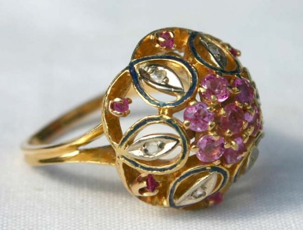 18k gold ring w diamonds & pink stones