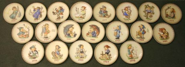 20 Hummel plates from 1971-1990 (15 orig boxes) w