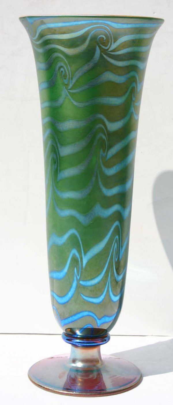 outstanding sgnd Durand ftd trumpet 12" vase w pla