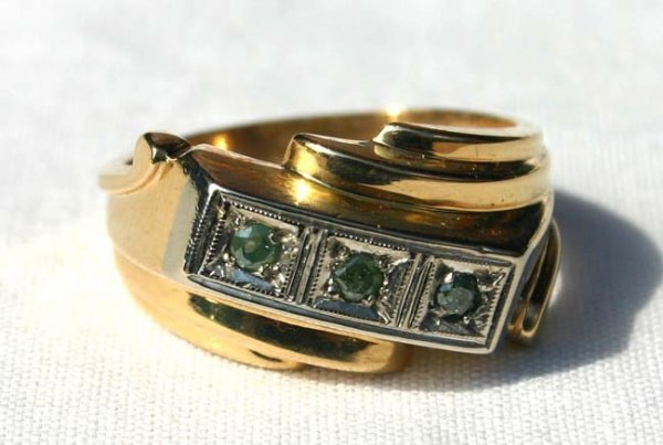 14k gold ring w 3 stones