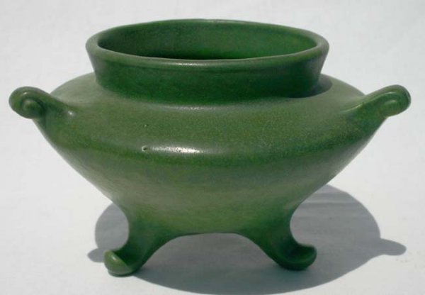 sgnd Teco tri ftd tri fiddle handled green glaze v