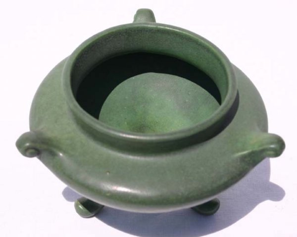 sgnd Teco tri ftd tri fiddle handled green glaze v - 2
