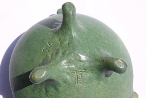 sgnd Teco tri ftd tri fiddle handled green glaze v - 3