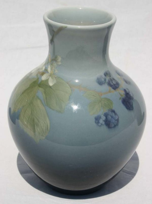 Rookwood dtd 1904 iris glaze vase w blackberry dec