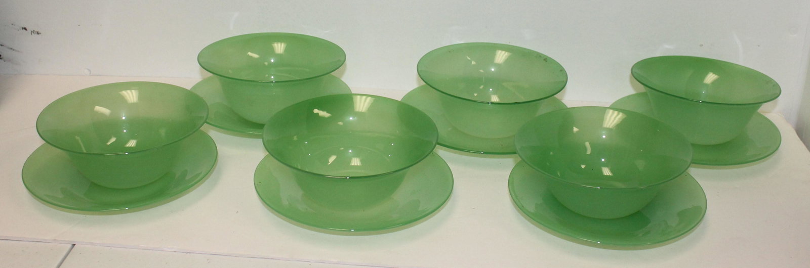 set of 6 sgnd Steuben jade finger bowls & underplates -: set of 6 sgnd Steuben jade finger bowls & underplates - 5 1/4" diam bowl - 6 1/4" diam underplates