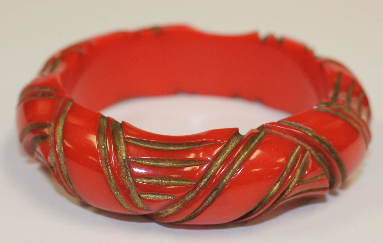 Vintage Bakelite carved red bangle bracelet w gold (1 of 2)