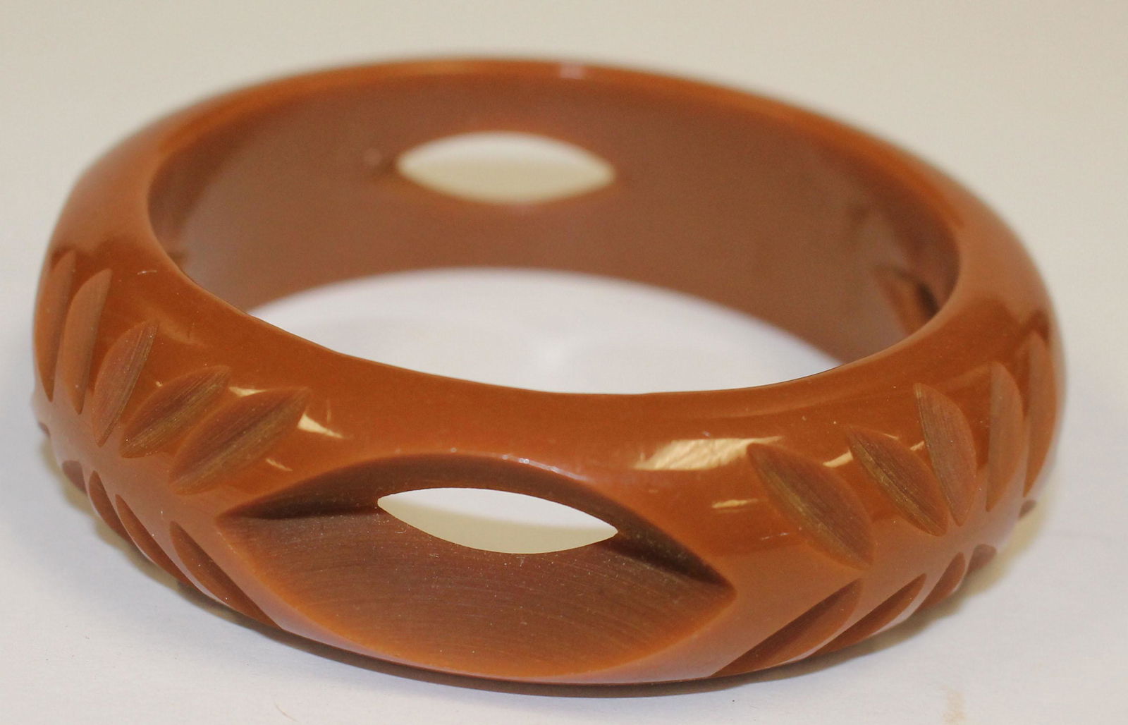 Vintage Bakelite carved & pierced brown bangle bracelet (1 of 3)