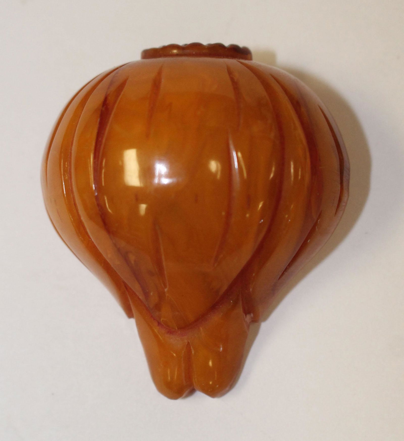 Vintage Bakelite carved garlic bulb form pin - 1 3/4" x (1 of 2)